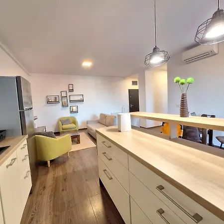 דירה Mirvana Metheor Executive